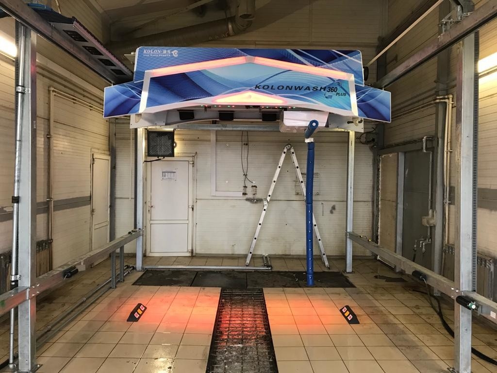 Lavadora automática de automóviles de presión sin contacto 24.5Kw de potencia presión de agua ajustable Opciones de pago múltiples