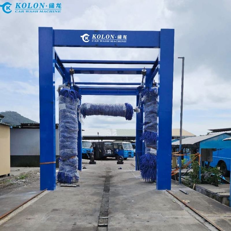 Máquina de lavado de autobuses KOLON Drive Through con 3 cepillos y botón de parada de emergencia, equipada con control PLC, consumo de agua de 267L