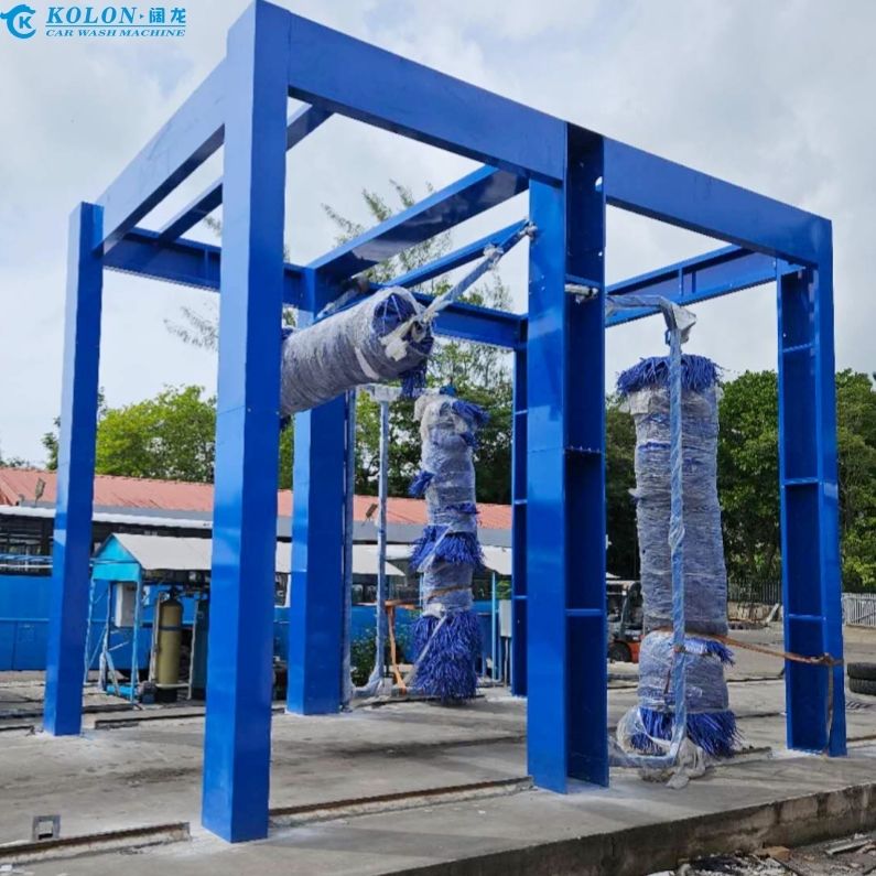 Máquina de lavado de autobuses KOLON Drive Through con 3 cepillos y botón de parada de emergencia, equipada con control PLC, consumo de agua de 267L