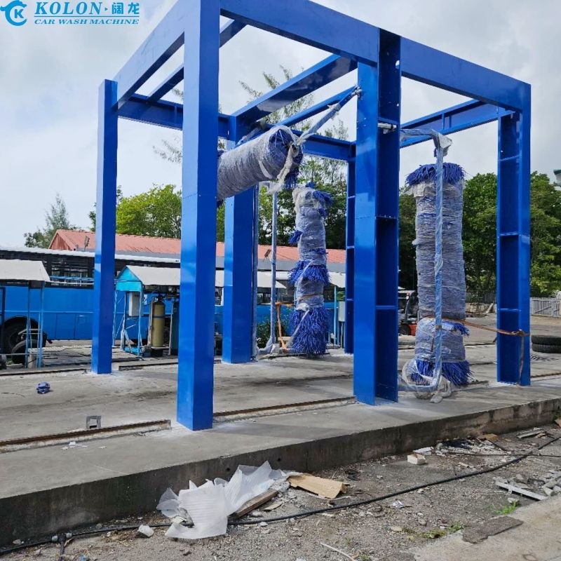 Máquina de lavado de autobuses KOLON Drive Through con 3 cepillos y botón de parada de emergencia, equipada con control PLC, consumo de agua de 267L