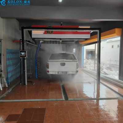 Lavadora de coches sin contacto con múltiples opciones de pago y chorros de agua de alta presión